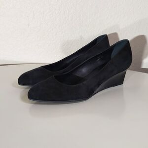TOD'S Zeppa Black Suede Wedge Heel Designer Pebbled Sole Pumps Women's Size 37.5